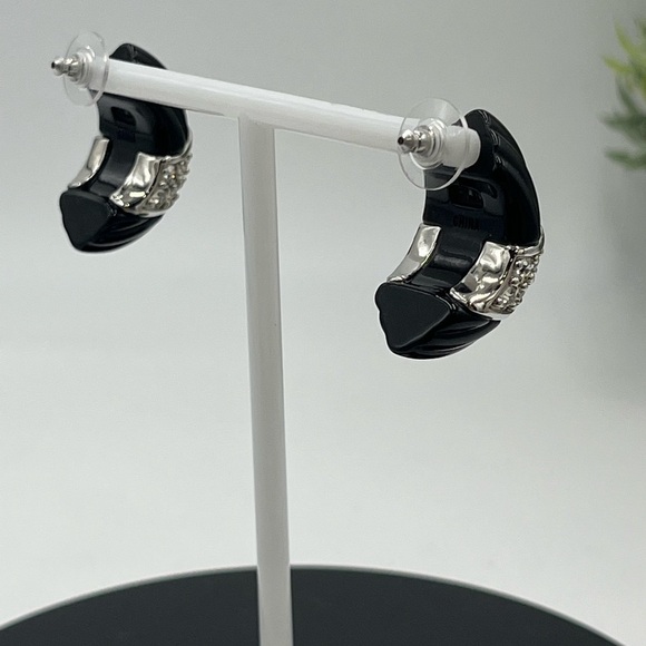 Kenneth Jay Lane Black Carved Resin Demi Hoop Earring with Clear‎ Crystals New - Picture 9 of 12